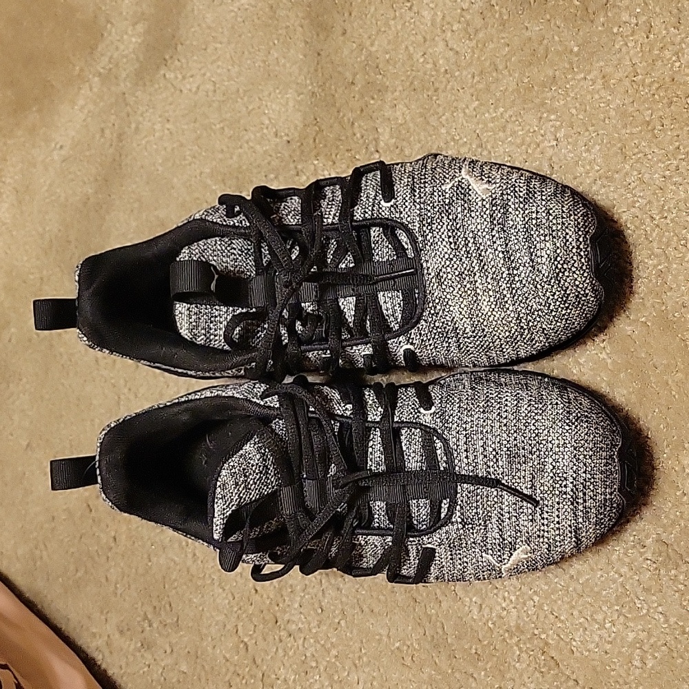 Men's puma sneakers.